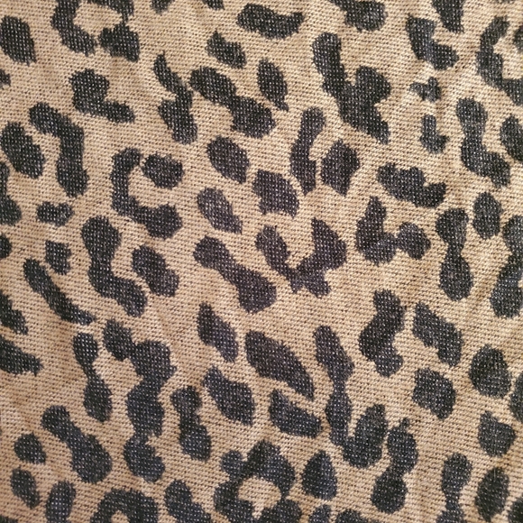 Acrylic knit leopard wrap - Picture 8 of 8